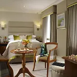 Buswells 3*