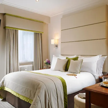 Buswells 3*