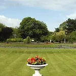 Buswells 3*